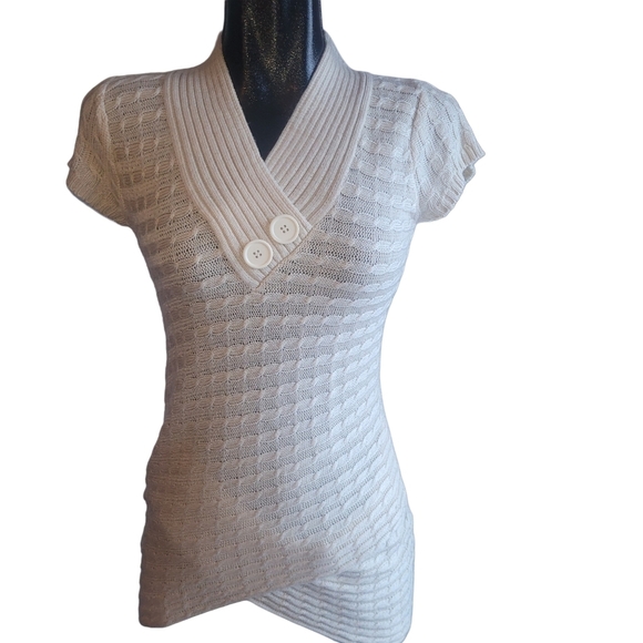 Guilty Off White Colored Knit Short Sleeve V Neck Top M - Picture 1 of 7